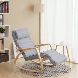 Gyngestol i birketræ med justerbar fodstøtte - lysegrå stof - Gyngestole > Gyngestole i træ og rattan - Daily-Living - Nicehome.dk