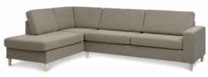 Pan set 2 OE left sofa med chaiselong - antelope beige polyester stof og natur træ - Nicehome.dk